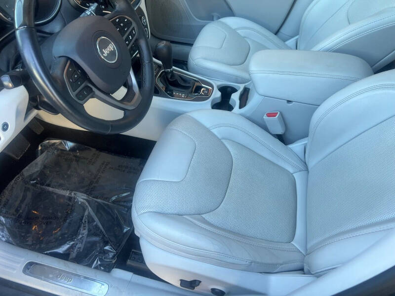 2019 Jeep Cherokee Overland