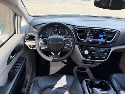 2022 Chrysler Pacifica Touring L