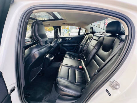 2021 Volvo S60 T6 Momentum