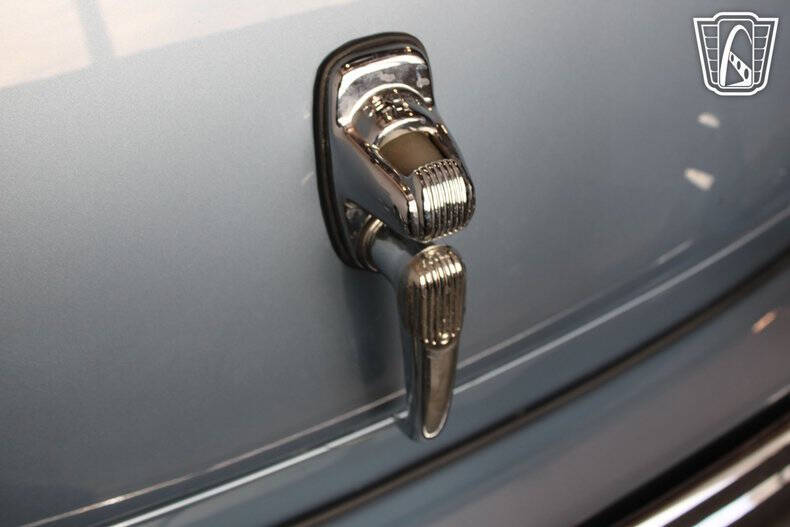 1947 Ford Super Deluxe