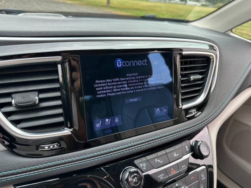 2017 Chrysler Pacifica Hybrid Platinum