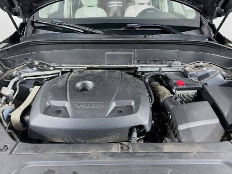 2021 Volvo XC90 T6 Momentum 7-Passenger