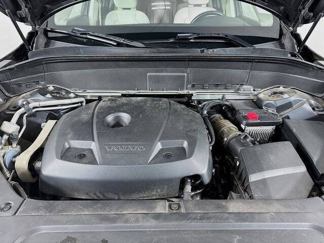 2021 Volvo XC90 T6 Momentum 7-Passenger