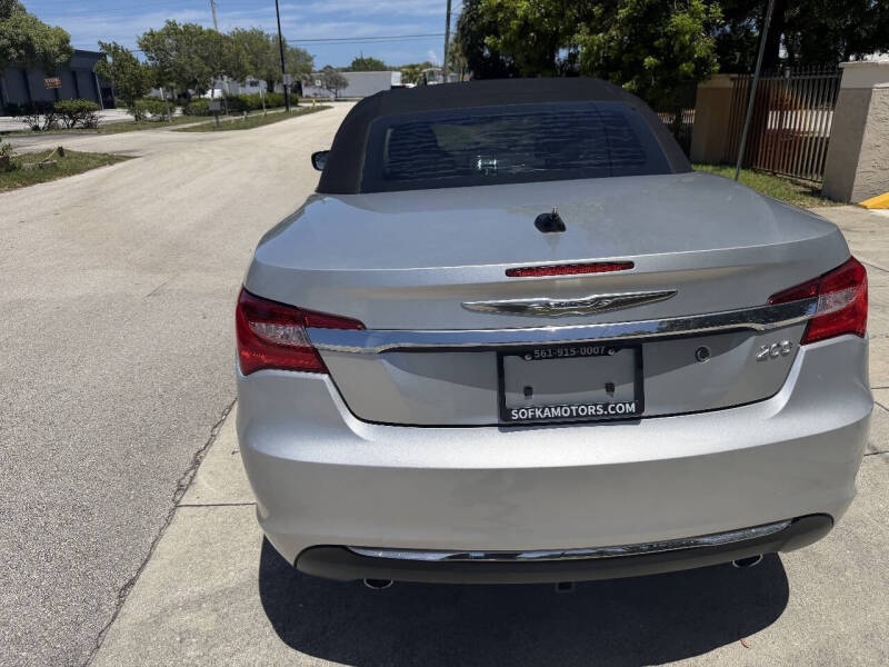 2011 Chrysler 200 Limited