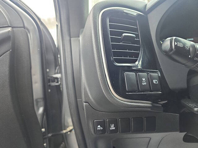 2020 Mitsubishi Outlander LE