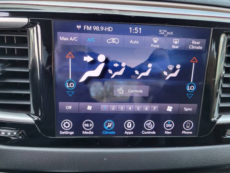 2018 Chrysler WHEELCHAIR VAN