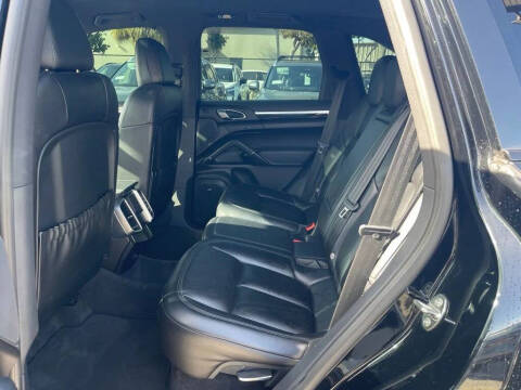 2017 Porsche Cayenne Platinum Edition