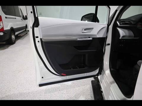 2025 Toyota Sienna LE 8-Passenger