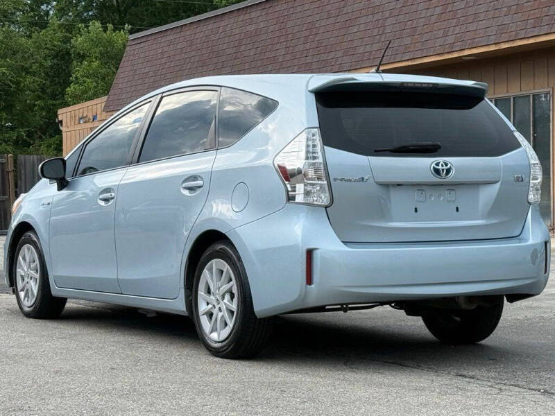 2013 Toyota Prius v Two