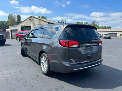 2017 Chrysler Pacifica Touring-L
