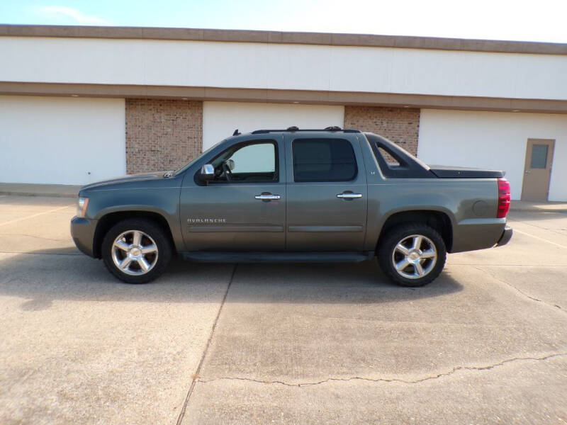 2011 Chevrolet Avalanche for sale at A & P Automotive in Montgomery AL