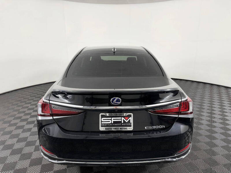 2022 Lexus ES 300h