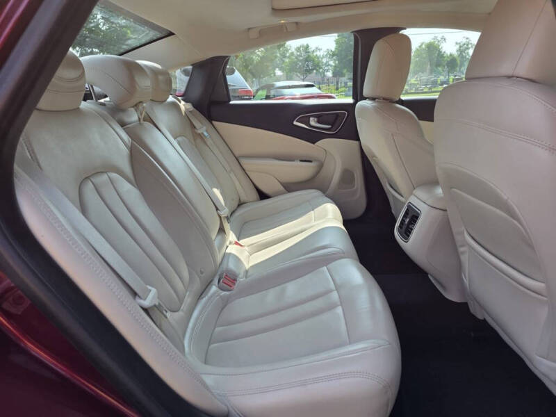 2016 Chrysler 200 C