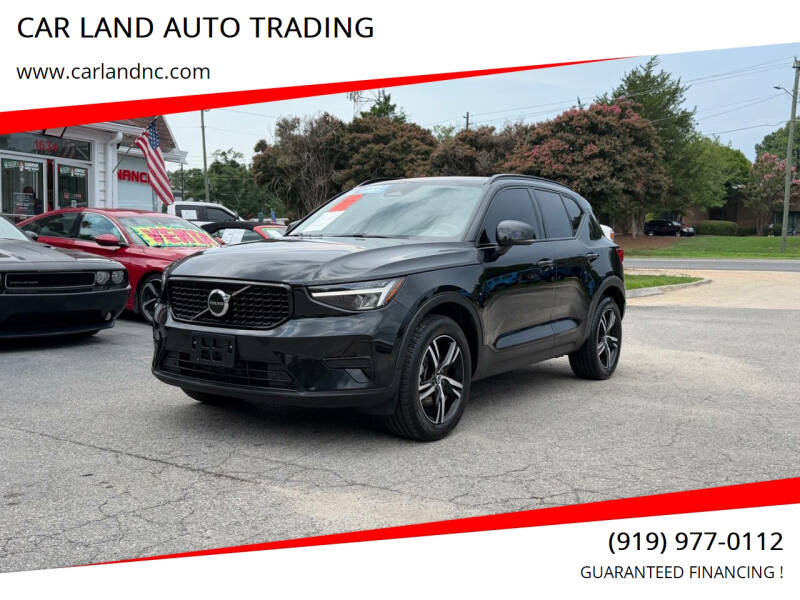 2024 Volvo XC40 B5 Core Dark Theme