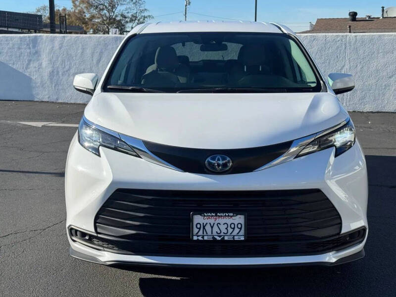 2022 Toyota Sienna LE 8-Passenger