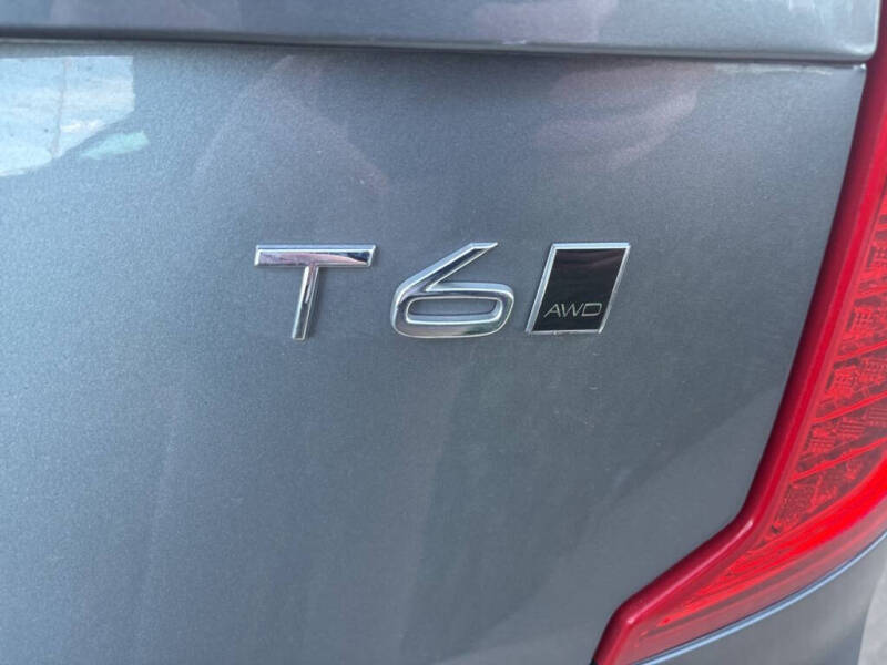 2020 Volvo XC90 T6 Momentum 6-Passenger