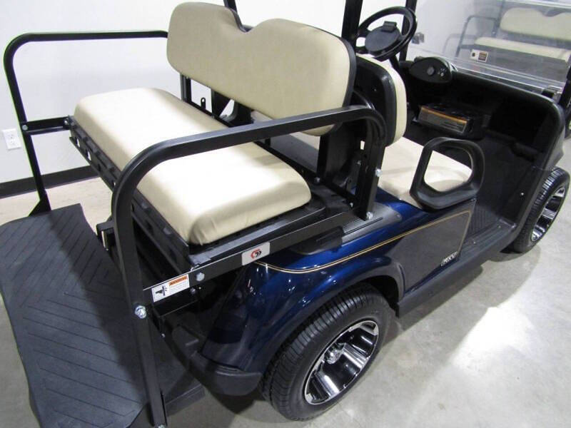 2019 E-Z-GO RXV