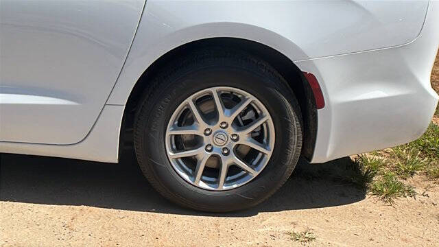 2026 Chrysler Voyager LX