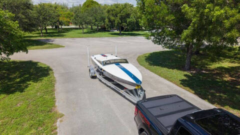 1994 Donzi Marine Classic 22