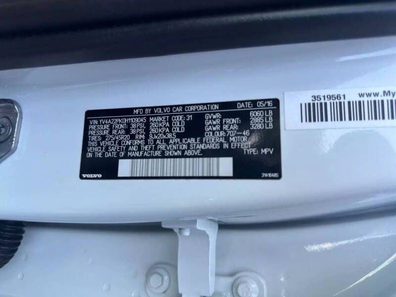 2017 Volvo XC90 T6 Momentum