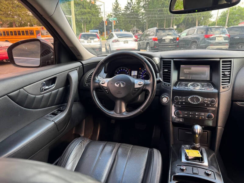 2017 Infiniti QX70