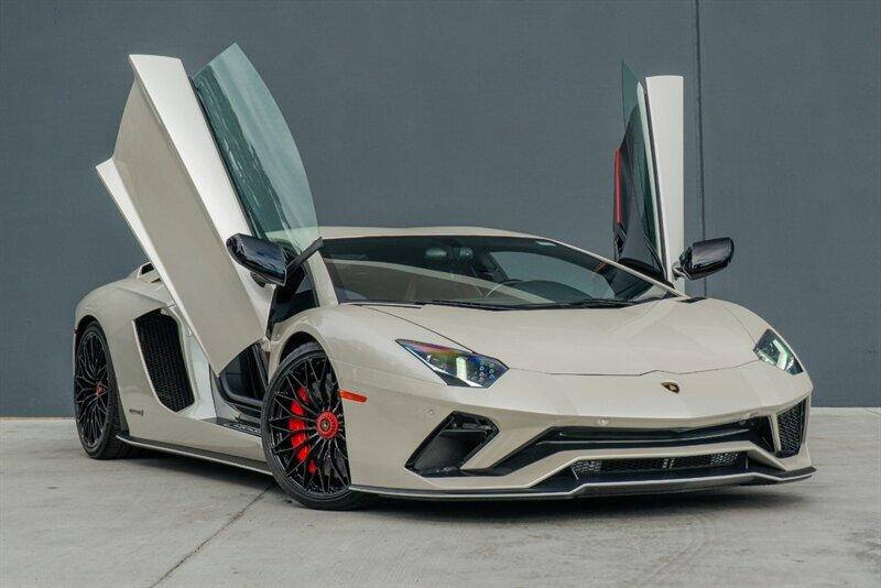 2017 Lamborghini Aventador LP 740-4 S