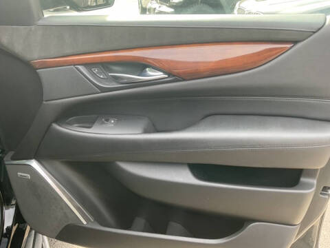 2017 Cadillac Escalade Luxury