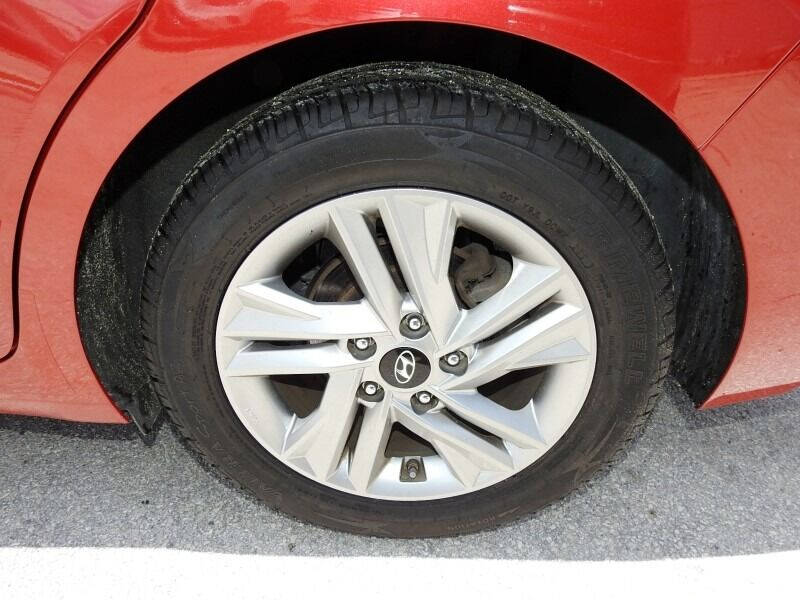 2020 HYUNDAI Elantra Sedan - $16,900