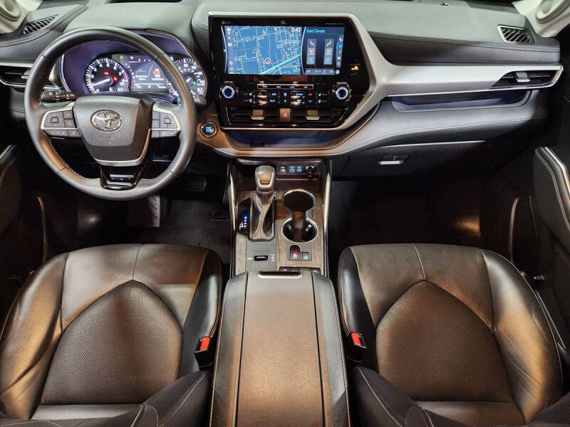 2022 Toyota Highlander Platinum