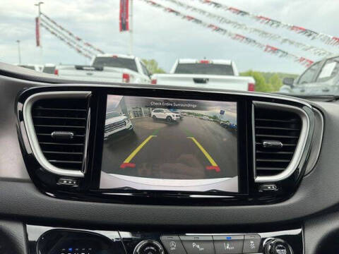 2025 Chrysler Pacifica Select