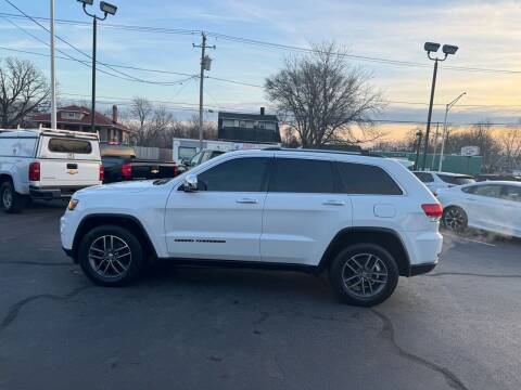 2017 Jeep Grand Cherokee for sale at Aurora Auto Center Inc in Aurora IL