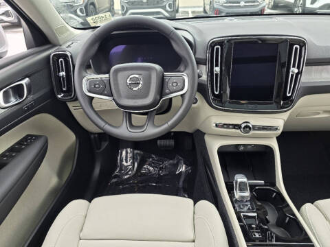 2025 Volvo XC40 B5 Plus Bright Theme
