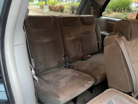 2006 Toyota Sienna LE 8 Passenger