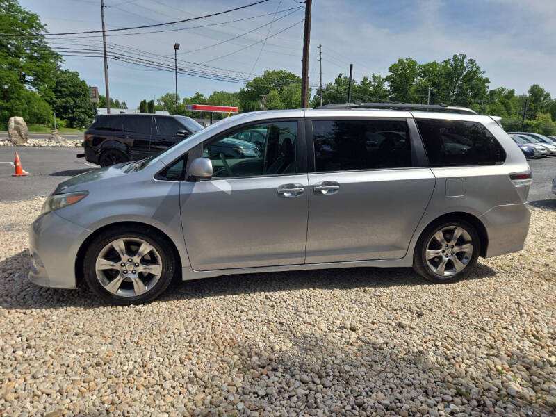 2011 Toyota Sienna SE 8-Passenger
