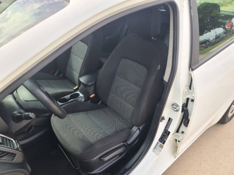 2017 Kia Forte5 LX