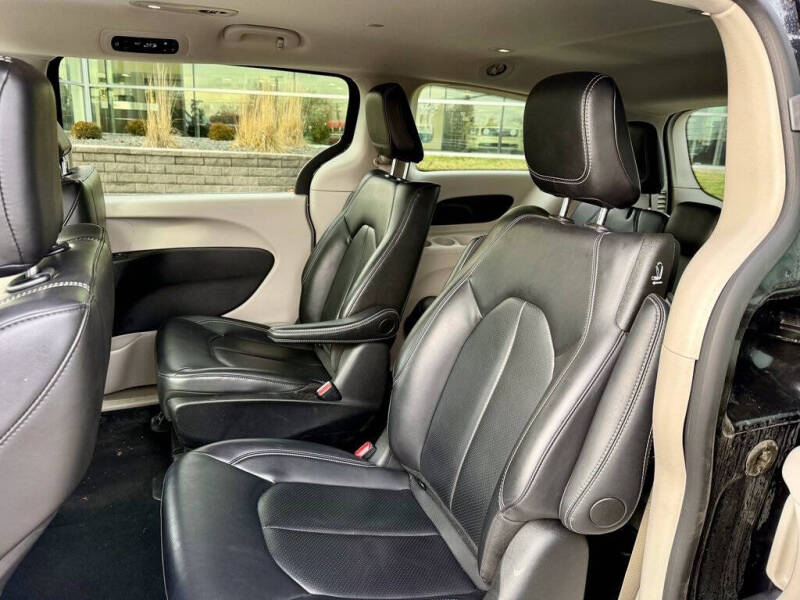 2024 Chrysler Pacifica Plug-In Hybrid Select