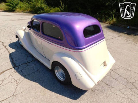 1935 Ford Tudor