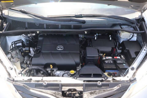 2014 Toyota Sienna LE 8-Passenger