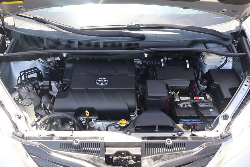2014 Toyota Sienna LE 8-Passenger