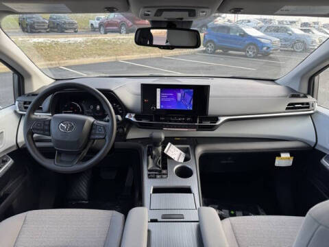 2026 Toyota Sienna LE 8-Passenger