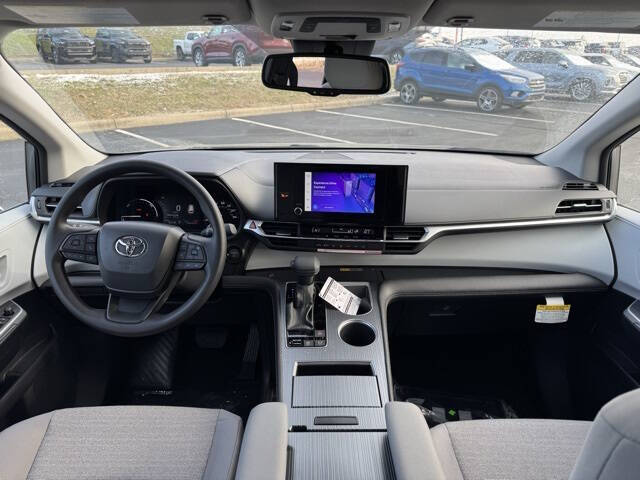 2026 Toyota Sienna LE 8-Passenger