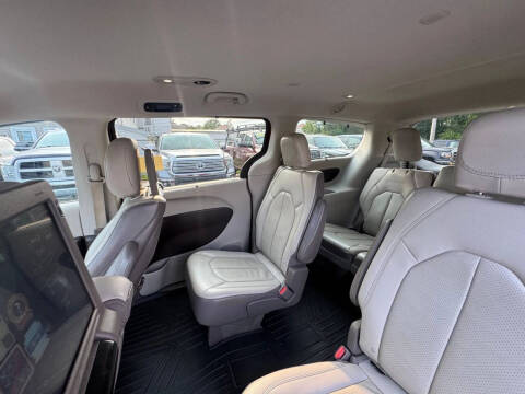 2017 Chrysler Pacifica Touring-L Plus