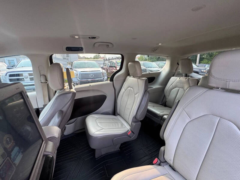 2017 Chrysler Pacifica Touring-L Plus