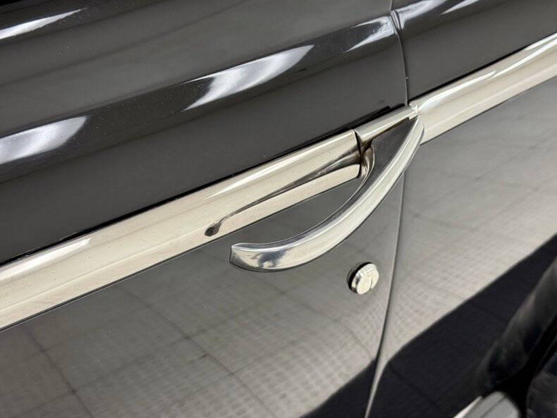 1948 Ford Super Deluxe