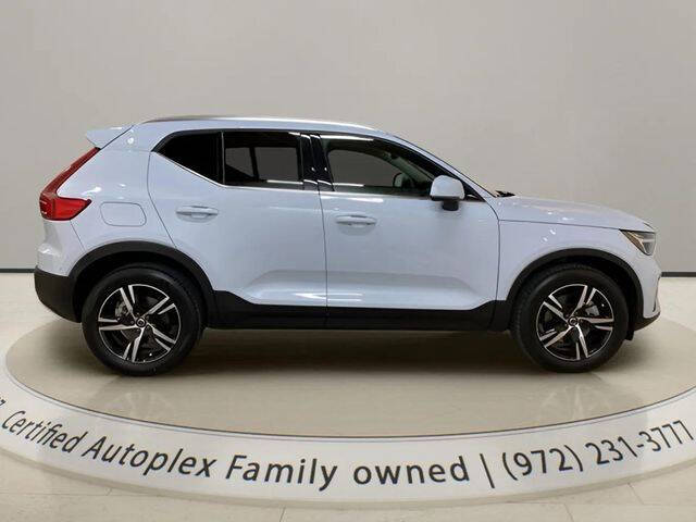 2025 Volvo XC40 B5 Core Bright Theme
