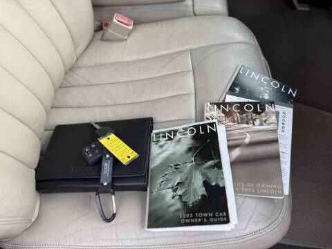 2003 Lincoln Town Car Signature