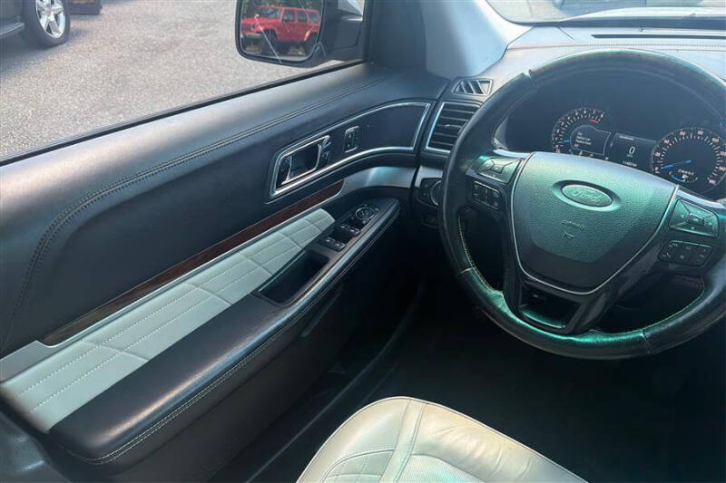 2017 Ford Explorer Platinum