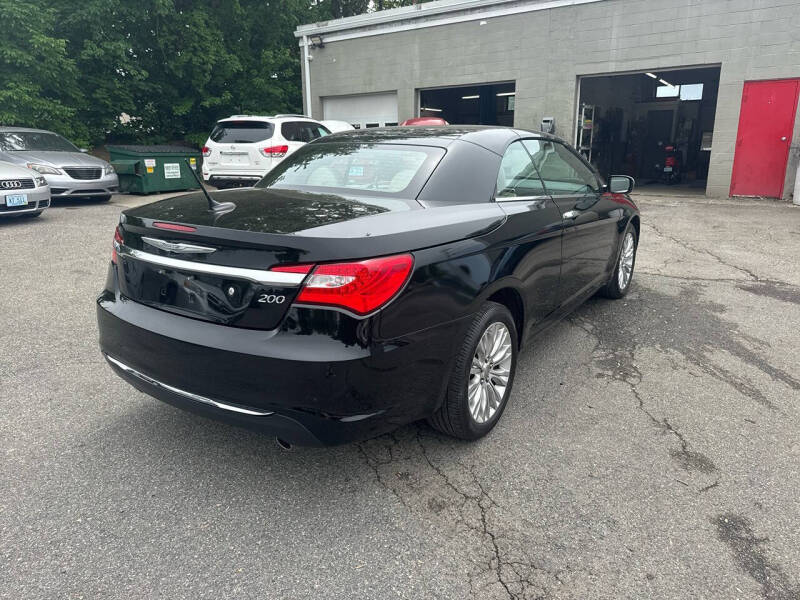 2011 Chrysler 200 Limited