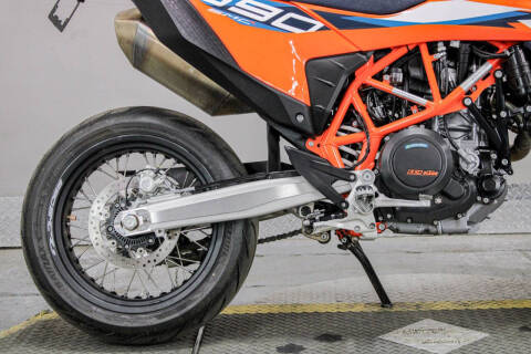 2024 KTM 690 SMC R