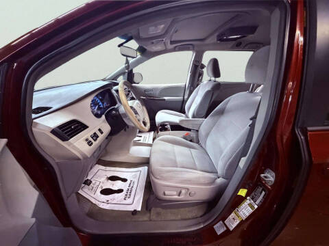 2013 Toyota Sienna XLE 8-Passenger